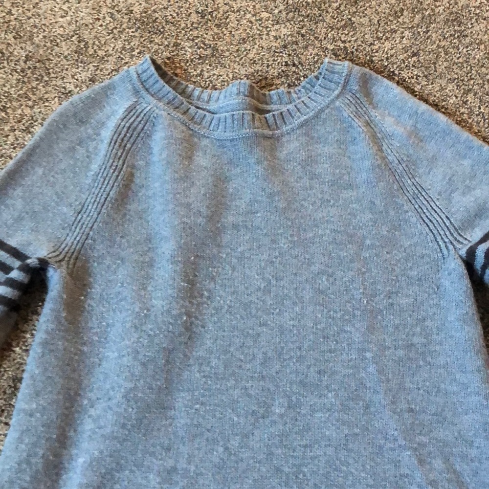 Cute grey sweater - Picture 2 of 4